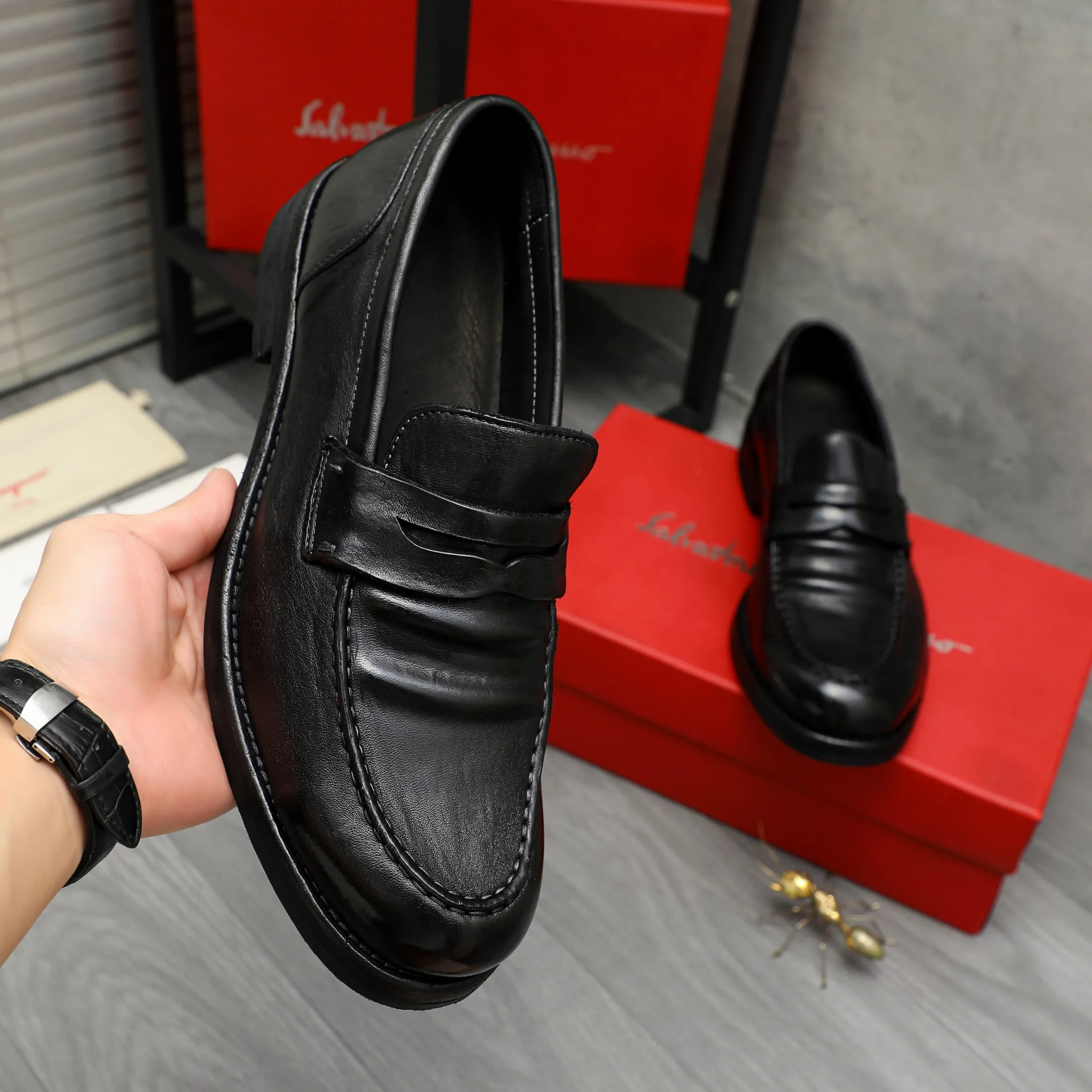 Men's shoes 💰880 Product trademark: LV "Louis Vuitton" business casual slip-on leather shoes Regular size: 37-46 Product materials: Selected high-quality cowhide upper, pigskin lining, rubber outsole